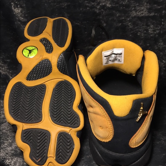 Yellow and black Jordan’s - Picture 3 of 4